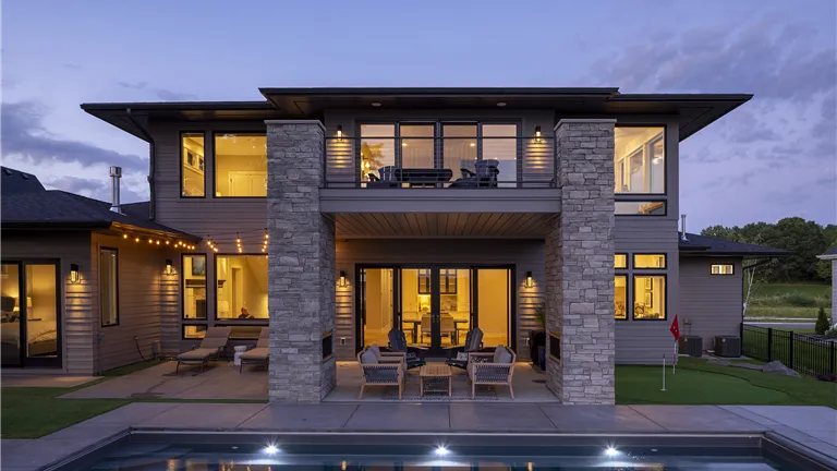 18th Hole Contemporary Prairie- Exterior