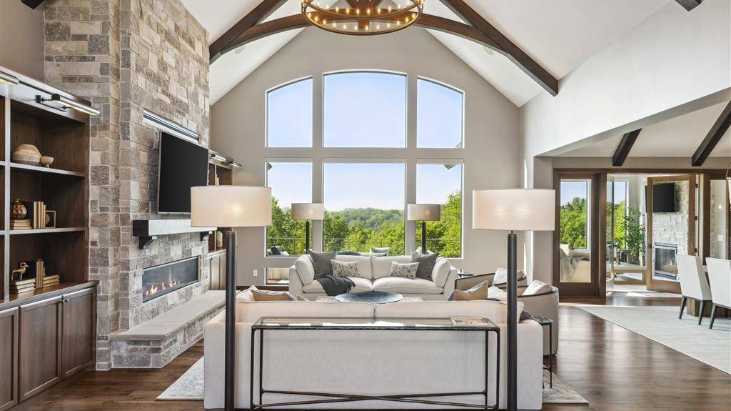 Enchanted Forest Chalet: Living Room