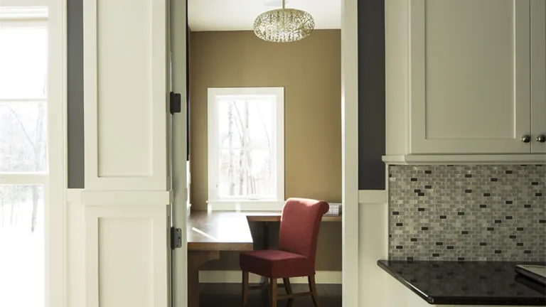 Picturesque Chalet Pocket Office